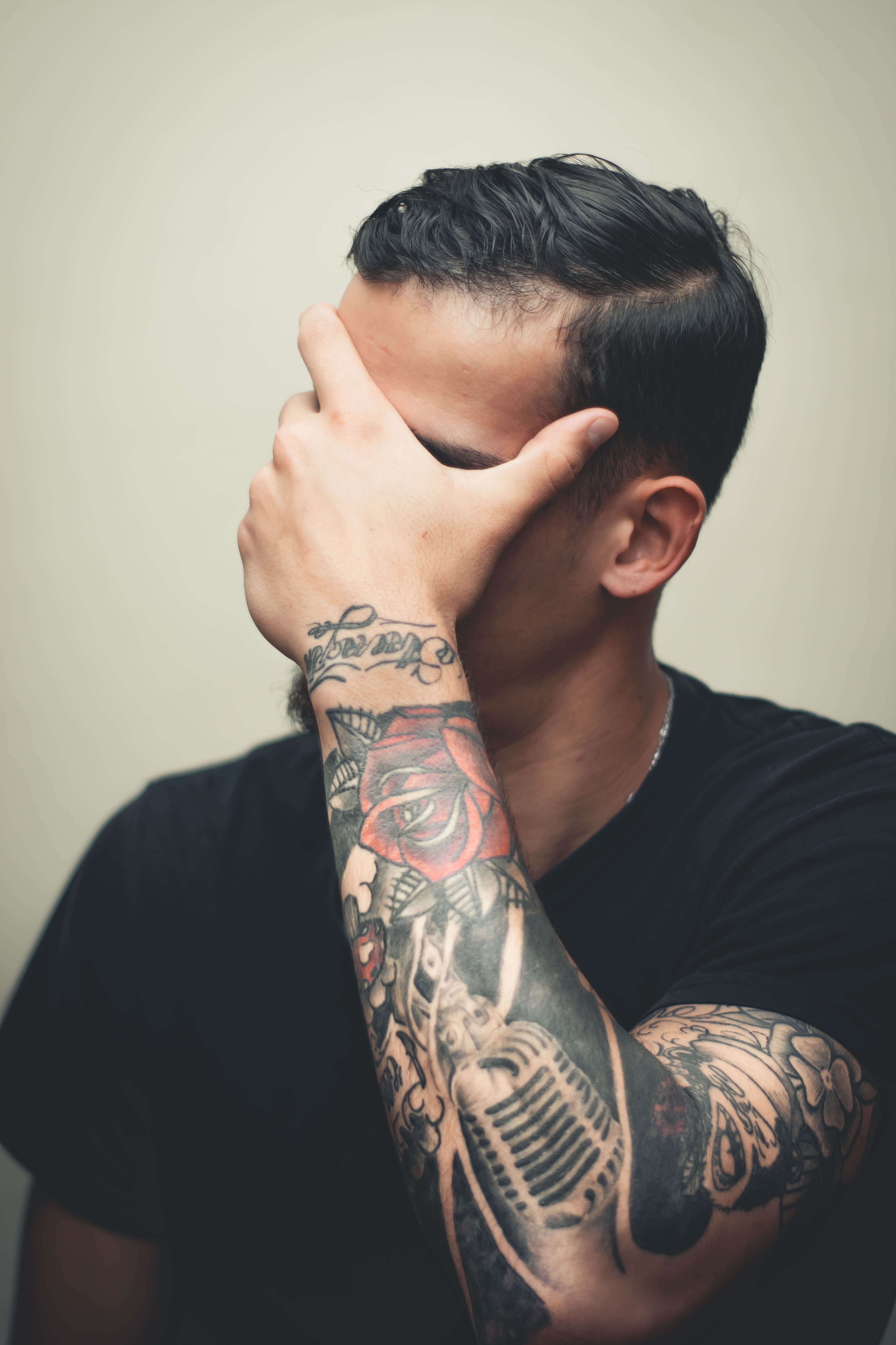 Comparação de dor entre regiões tatuadas